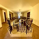 Hostel Parysa