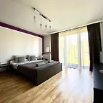 Parysa Hostel *