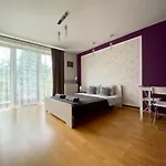 Parysa Hostel *