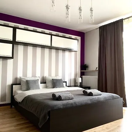 Parysa Hostel *