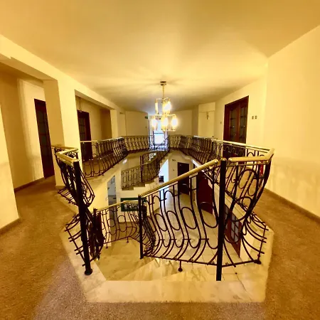 بيت شباب Parysa
