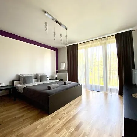 Parysa Hostel *