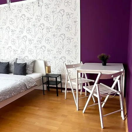 Parysa Hostel